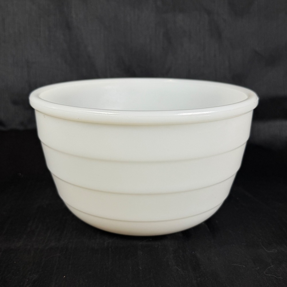 Vintage GE General Electric Beehive Ribbed Milk Glass Mixer Bowl 7.25"